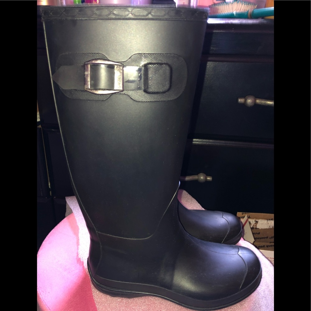 Black Kamik rain boots